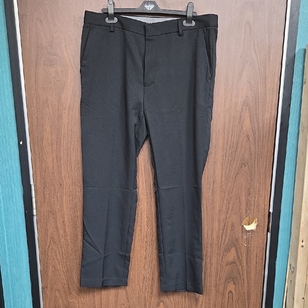 Van Heusen Size 34x30 Black Slim Fit Lightweight Dress Pant